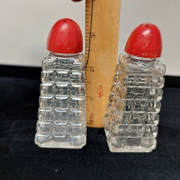Vintage* 40s  Cut Crystal Salt and Pepoer Shakers - Picture 8 of 8